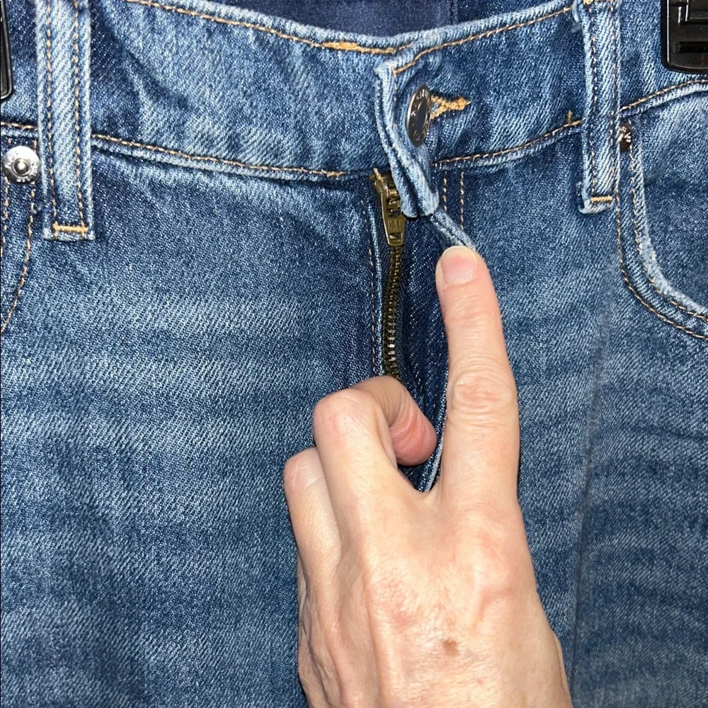 Gap NWT Mid Rise Soft Relaxed Straight Crop Jeans Size 29 Long in Medium Wash - Picture 9 of 13